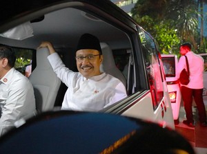 Momen Mensos & Wamensos Naik Mobil Listrik ke Acara Taklimat Presiden