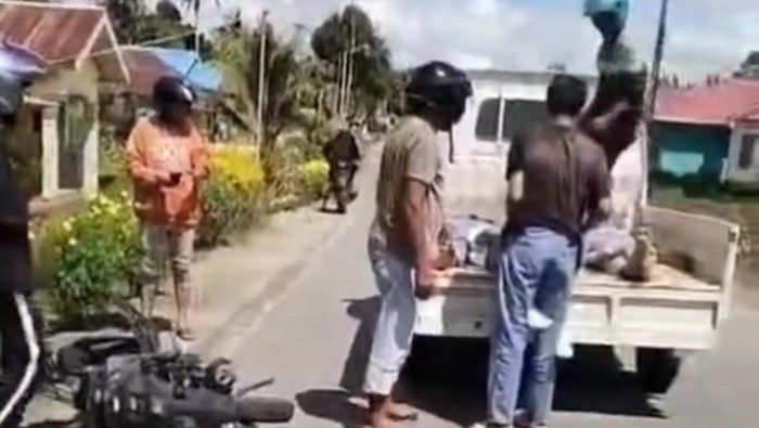 Tiga siswa SMA di Kabupaten Konawe Selatan, Sulawesi Tenggara (Sultra), tewas usai motor yang dikendarai bertabrakan di jalanan.