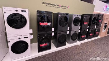 Berbagai produk mesin cuci terbaru dengan pilihan warna yang bisa mencocokan selera pemilik. Foto: Agus Tri Haryanto/detikINET