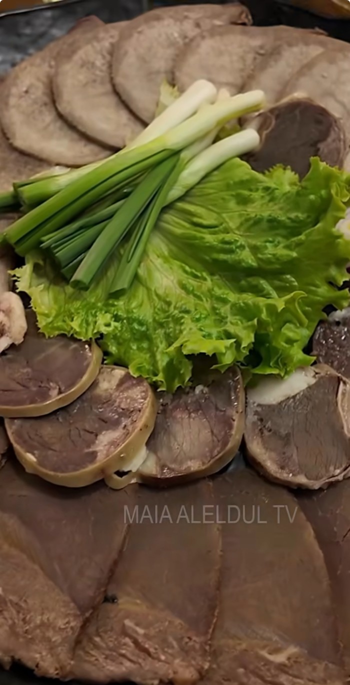Liburan ke Kazakhstan, Maia Estianty Cicip Daging Kuda!