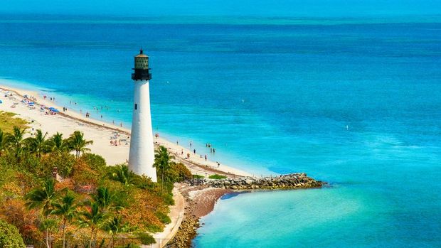 Mercusuar Cape Florida di Key Biscayne, tak jauh dari Miami.