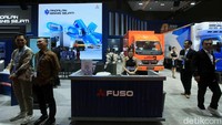 Dukungan digital diperkuat melalui Runner Telematics dan aplikasi MyFuso. Fitur ini dilengkapi jaringan layanan, suku cadang, serta bengkel siaga untuk memastikan armada tetap produktif. 