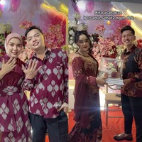 Viral Tamu Pakai Kebaya Lebih Heboh, Ini Reaksi Calon Pengantin Saat Lamaran