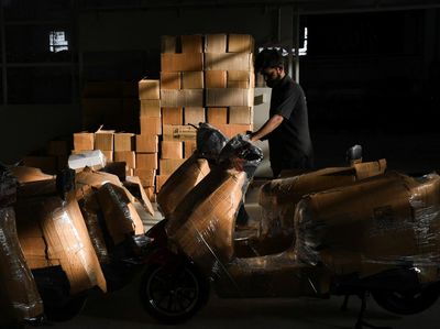 Motor Listrik Dilirik Saat BBM Kian Mahal