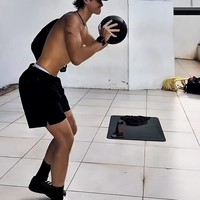 Tristan dan Olla diketahui memiliki perbedaan usia 25 tahun, dimana Tristan jauh lebih muda dari Olla. Meski demikian keduanya tetap terlihat kompak dan serasi. Foto: Instagram/@ollaramlan