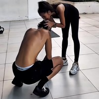 Olla dan Tristan juga kembali membagikan momen mesra keduanya saat berolahraga. Terlihat Olla yang mencium kepala Tristan saat kekasihnya itu sedang menunduk. Foto: Instagram/@ollaramlan