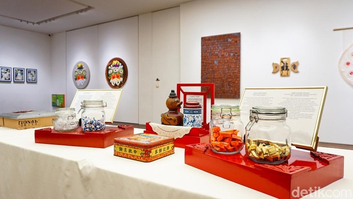 Pameran “Food for Thought” hadir di D Gallerie, Jakarta Selatan. Karya bertema makanan dikemas kontemporer untuk mengajak publik menikmati seni lebih dekat.