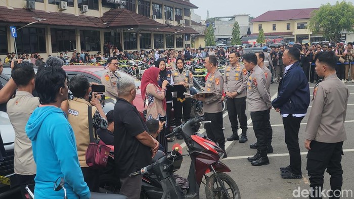 Penyerahan pinjam pakai 497 ranmor hasil kejahatan kepada korban.