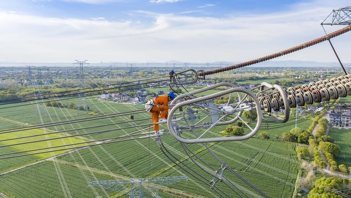 SUZHOU, CHINA - APRIL 7, 2026 - Maintenance personnel were conducting high-altitude maintenance operations on the ±800 kV Jinsu Ultra-High Voltage Direct Current Transmission Line at the maintenance site in Suzhou City, Jiangsu Province, China on April 7, 2026. (Photo credit should read CFOTO/Future Publishing via Getty Images)