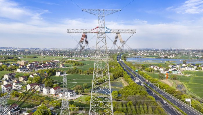 SUZHOU, CHINA - APRIL 7, 2026 - Maintenance personnel were conducting high-altitude maintenance operations on the ±800 kV Jinsu Ultra-High Voltage Direct Current Transmission Line at the maintenance site in Suzhou City, Jiangsu Province, China on April 7, 2026. (Photo credit should read CFOTO/Future Publishing via Getty Images)
