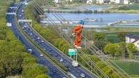 Jalur ini merupakan bagian dari sistem Ultra-High Voltage Direct Current (UHVDC) yang berperan penting dalam menyalurkan listrik dari pusat pembangkit ke wilayah dengan kebutuhan energi besar. CFOTO/Future Publishing via Gett/CFOTO