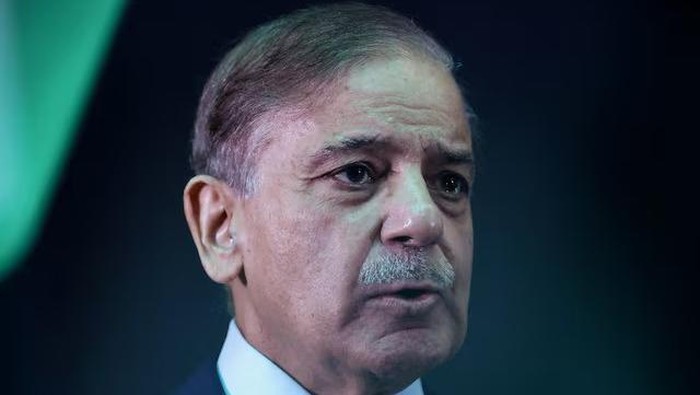 Pakistans Prime Minister Shehbaz Sharif looks on during a business and investment conference, during his official visit in Kuala Lumpur, Malaysia, October 6, 2025. REUTERS/Hasnoor Hussain/Pool/File Photo)