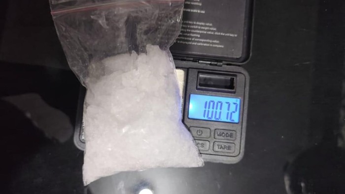 Polsek Ciledug mengungkap kasus transaksi narkotika jenis sabu 100 gram dengan modus mapping di wilayah Karang Tengah, Kota Tangerang.