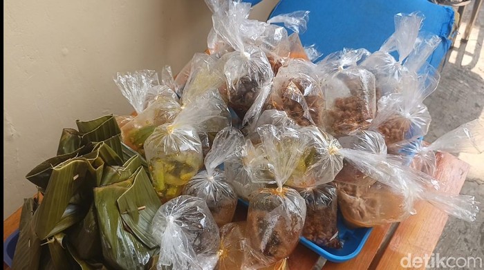 Potret dagangan Ai Suryani di Tasikmalaya