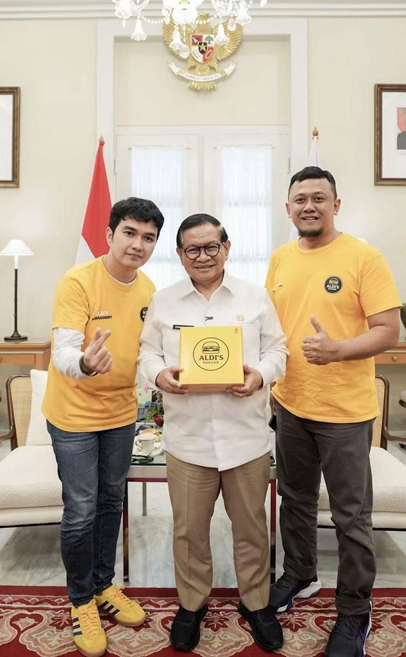 Pramono Anung cicip Aldi's Burger