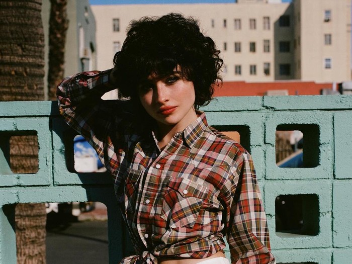 Carolina Gonzalez, makeup artist langganan Sabrina Carpenter