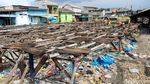 Sampah Cemari Sentra Ikan Asin Kalibaru, Bau Menyengat Dikeluhkan Warga