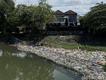 Sampah Sungai di Denpasar Capai 30,6 Ton per Hari Usai TPA Suwung Tutup