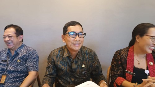 Sekda Kota Denpasar I Gusti Ngurah Eddy Mulya (tengah). (Foto: Dok. Pemkot Denpasar)