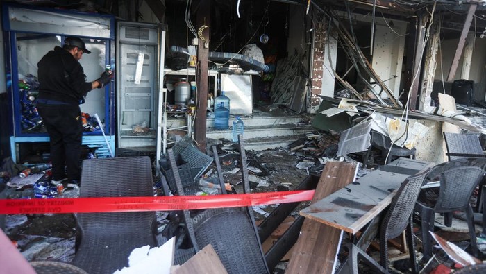 People gather at the site of an Israeli strike, amid escalating hostilities between Israel and Hezbollah, as the U.S.-Israeli conflict with Iran continues, Sidon, Lebanon, April 8, 2026. Picture taken with a mobile phone.