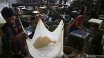 Siasat Perajin Tahu Pangkas Ukuran demi Bertahan Saat Harga Kedelai Mahal