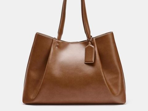 Jangan Asal Belanja! Ini 5 Fashion Item Basic yang Wajib Dimiliki Wanita