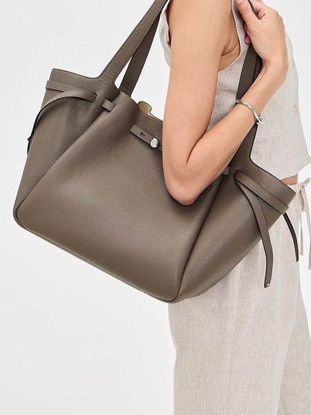 7 Pilihan Tas Branded untuk Kerja, Modelnya Klasik dan Muat Laptop