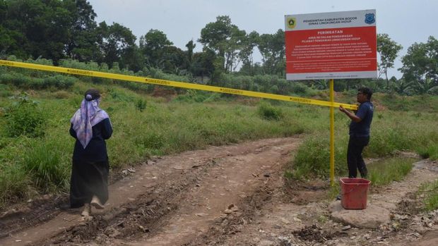 Tempat pembuangan sampah ilegal di Klapanunggal disegel. (Dok. ist)
