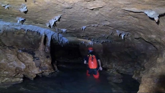 Tim Speleologi Korpala Unhas menemukan tujuh goa dan sungai bawah tanah di Kecamatan Mengkendek, Tana Toraja.