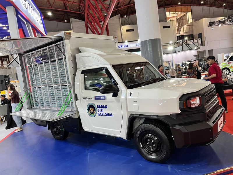 Toyota Hilux Rangga dikonversi menjadi mobil pengangkut MBG (makan bergizi gratis)