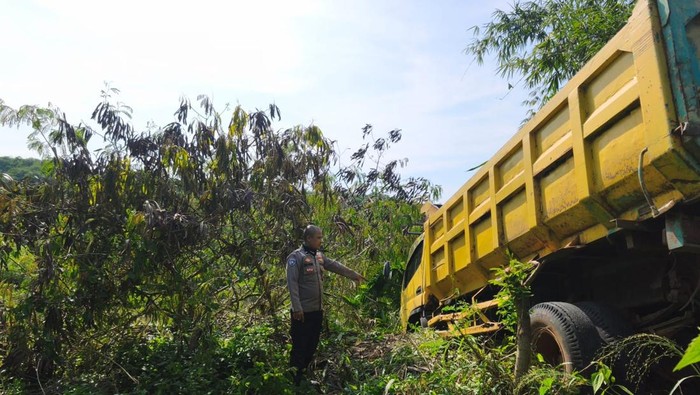 Truk nyaris masuk jurang di Bogor saat dipanaskan, Rabu (8/4/2026) pagi