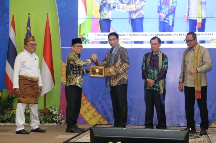 Wamendagri Akhmad WiyagusTekankan Peran Dai bagi Ketahanan Nasional di Perbatasan