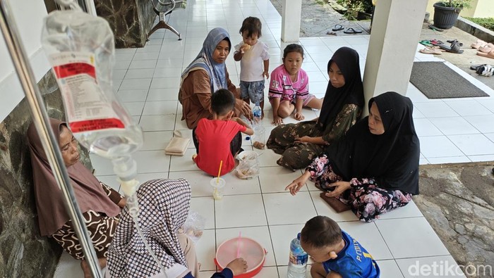 Warga Bogor diduga keracunan makanan MBG Mi Ayam Posyandu