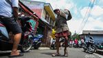 3.827 Warga Terima Bantuan Pangan di Kedaung Kali Angke