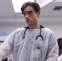 Tangis Haru Aktor Patrick Ball, Lunasi Utang Kuliah Rp 1,2 M Berkat The Pitt