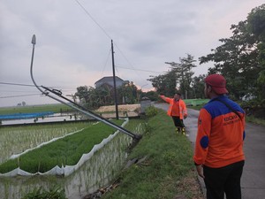Angin Kencang Terjang Undaan Kudus, Belasan Rumah Rusak