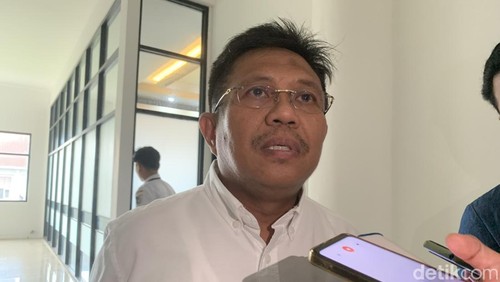 Bupati Lombok Barat, Lalu Ahmad Zaini (LAZ), Kamis (9/4/2026). (M. Zahiruddin/detikBali)