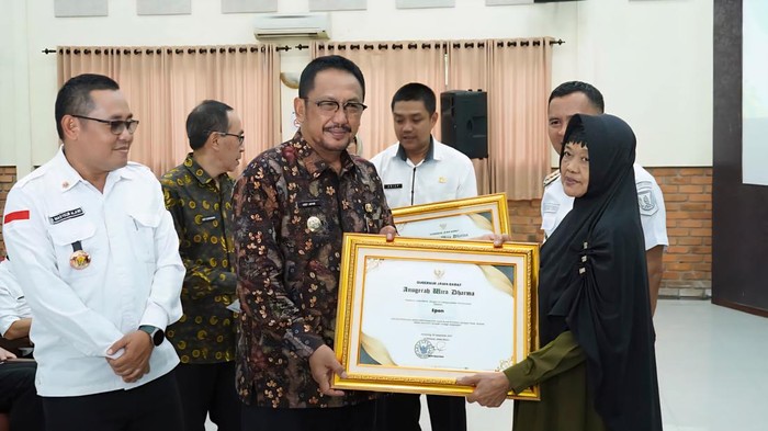 Bupati Sukabumi Asep Japar