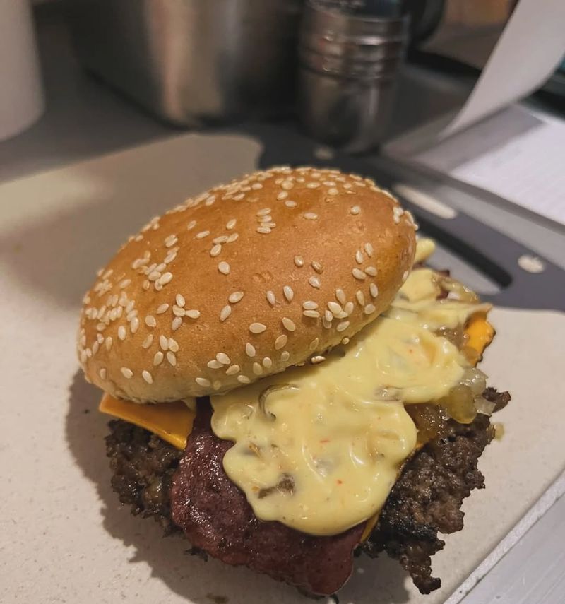 Burger kaki lima Burger kaki lima
