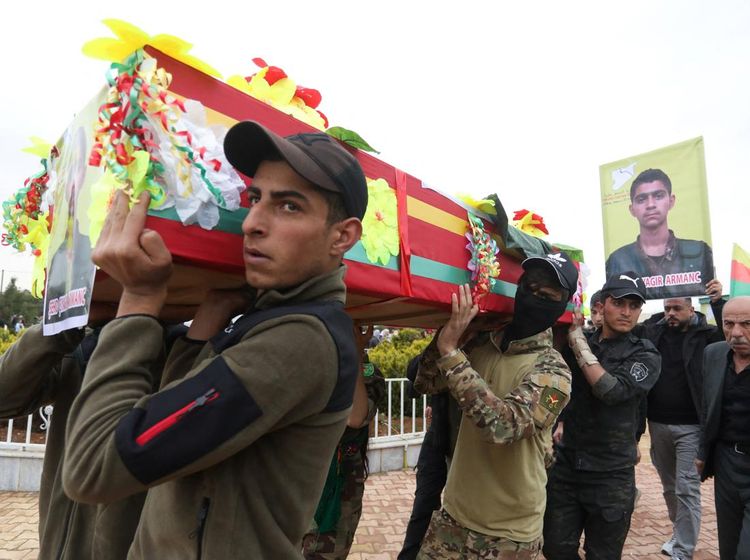 Duka di Qamishli, Anggota SDF Dimakamkan Usai Tewas dalam Bentrokan