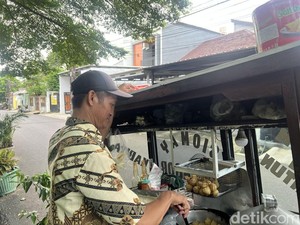 Utak-atik Strategi Abang Siomai dan Bakso di Jaksel Saat Harga Plastik Naik