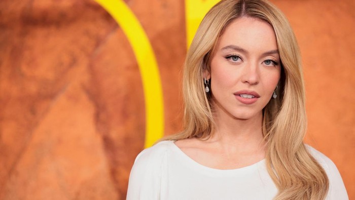 Cast member Sydney Sweeney attends a premiere for the television series 