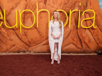 Sydney Sweeney Pamer Foto Seksi di Balik Layar Episode Terakhir Euphoria