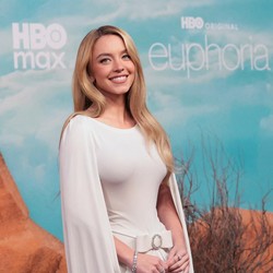 Sydney Sweeney Promosi Lingerie Lewat Adegan Kontroversial di Euphoria
