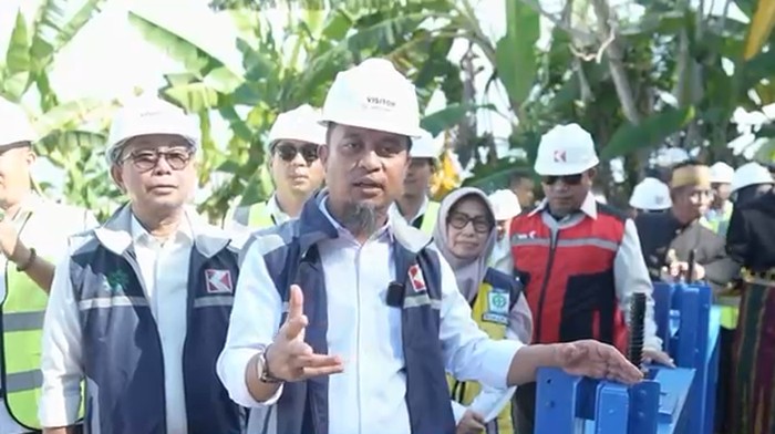 Gubernur Sulsel Andi Sudirman Sulaiman melakukan groundbreaking pembangunan irigasi di Soppeng