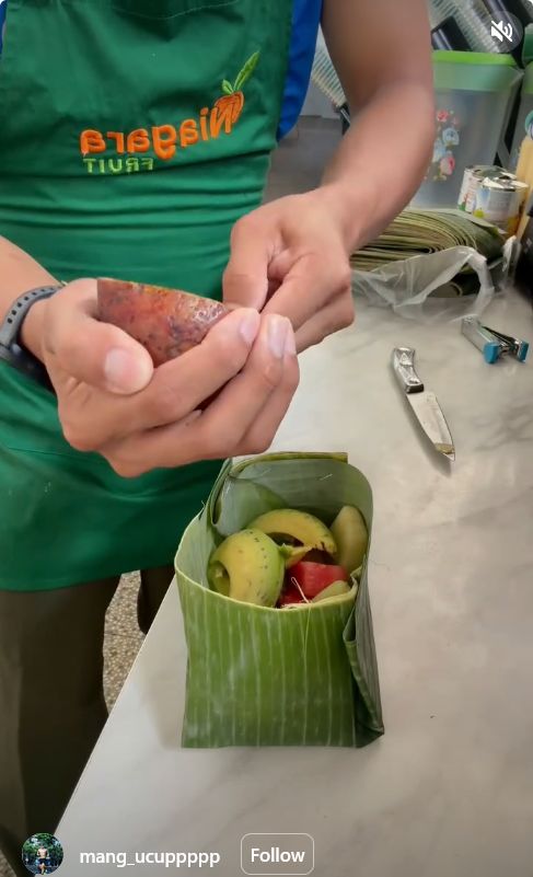 Harga plastik mahal, daun pisang digadang jadi alternatif