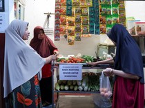 Harga Plastik Naik, Pedagang Minta Pembeli Bawa Tas Sendiri