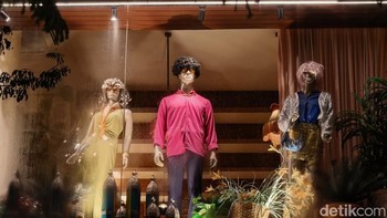 Pemotretan melalui kaca menampilkan efek refleksi artistik dengan pencahayaan dan detail yang tetap terjaga. Foto: Adi FR/detikINET