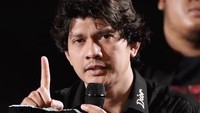 Iko Uwais mengatakan badannya bisa kembali terbentuk dengan latihan. 3 minggu bisa (jadi lagi), maksimal 2 jam. Sabtu-Minggu istirahat, katanya. (Foto: dok Instagram filmikatandarahofficial)