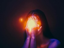 12 Arti Muka Terasa Panas Menurut Primbon Jawa dan Penjelasan Ilmiahnya